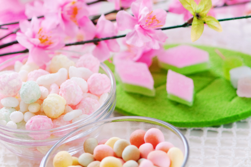 Hinamatsuri sweets: hishimochi and hina-arare