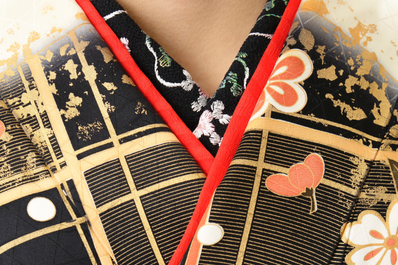 Kasane-eri decorative collar placed at the kimono neckline